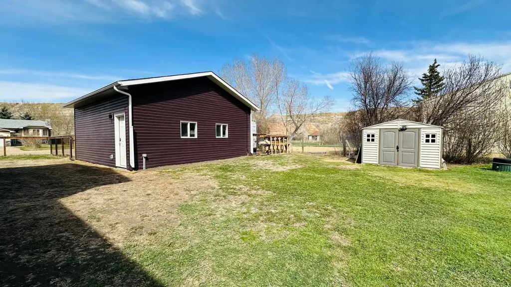 336 Mabbott Road Drumheller AB T0J 2V0