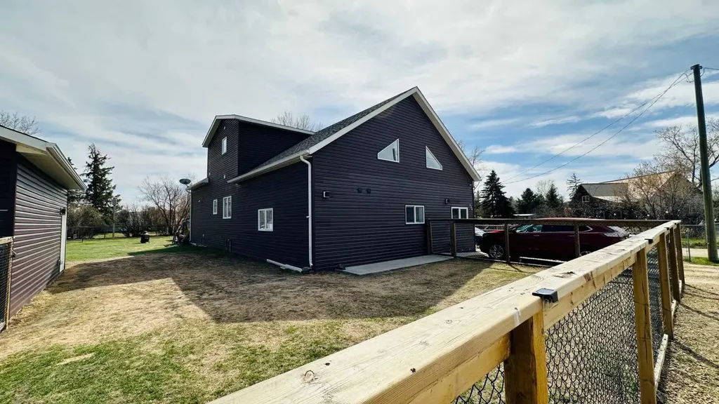 336 Mabbott Road Drumheller AB T0J 2V0
