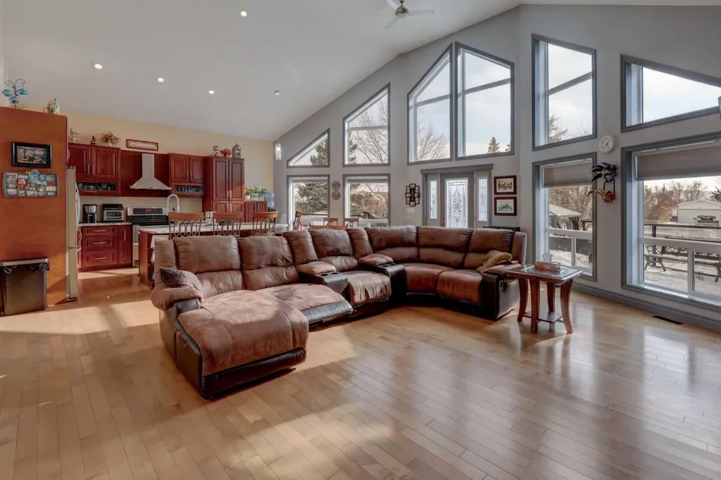 336 Mabbott Road Drumheller AB T0J 2V0