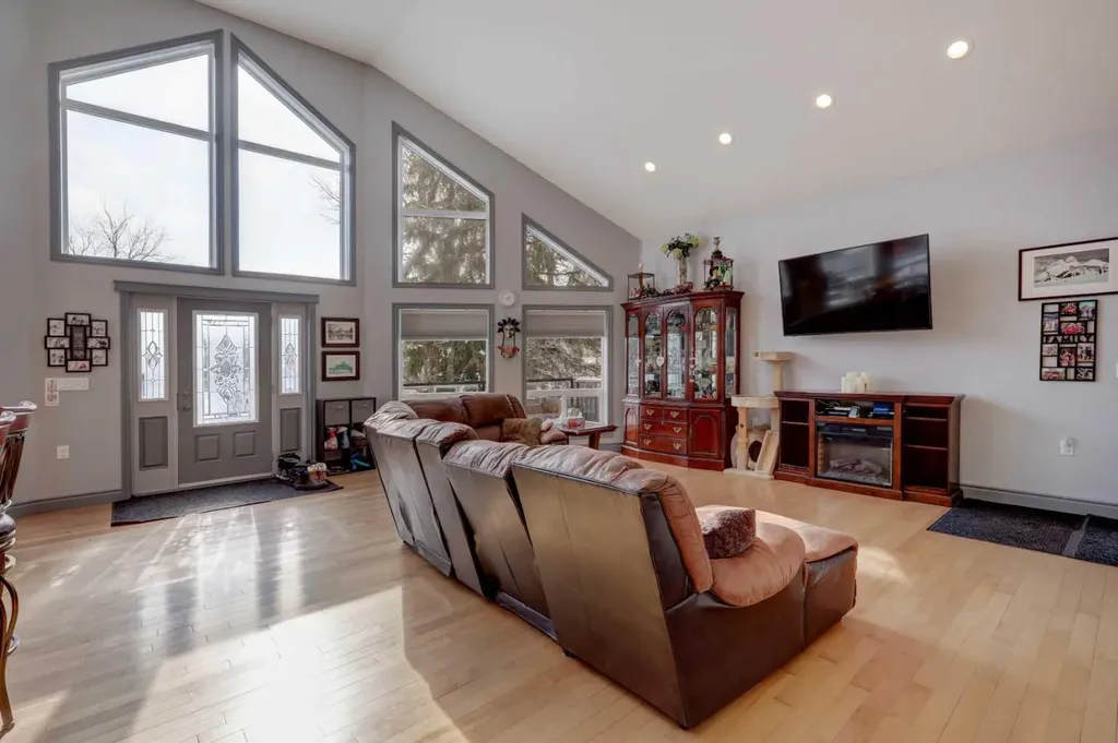 336 Mabbott Road Drumheller AB T0J 2V0