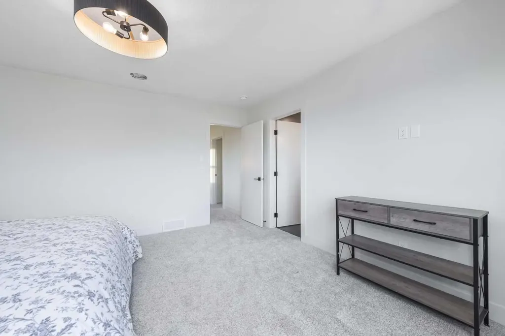 315 Waterford Road Chestermere AB T1X 3B3