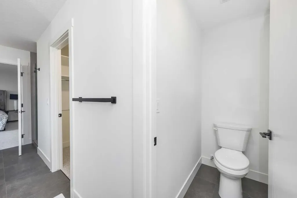 315 Waterford Road Chestermere AB T1X 3B3