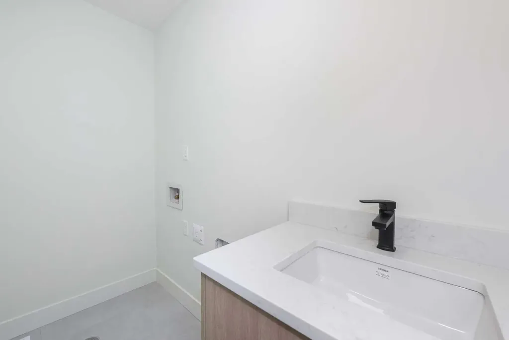 315 Waterford Road Chestermere AB T1X 3B3