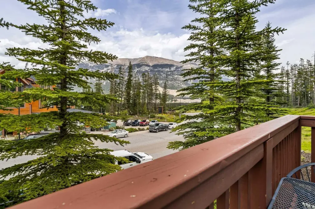 70 Dyrgas Gate Canmore AB T1W 3J6