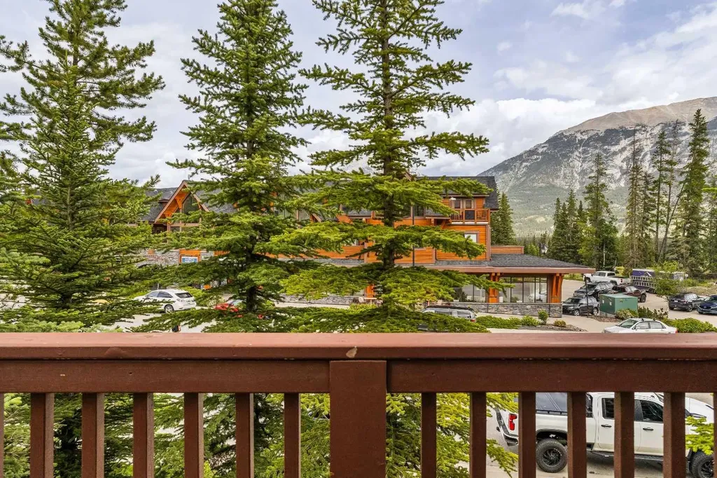 70 Dyrgas Gate Canmore AB T1W 3J6