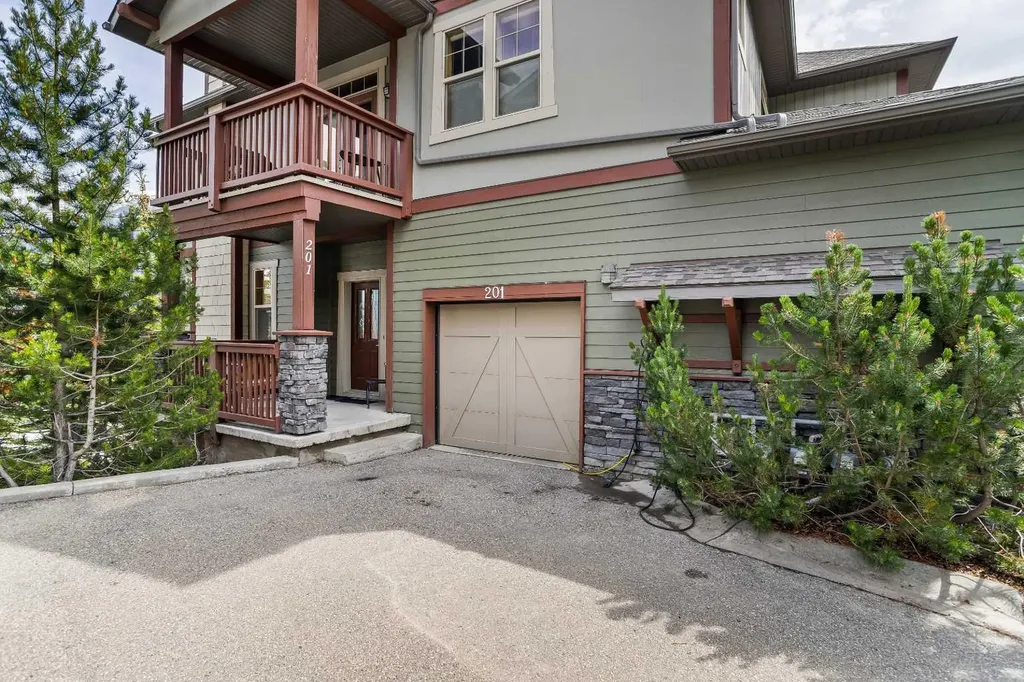 70 Dyrgas Gate Canmore AB T1W 3J6