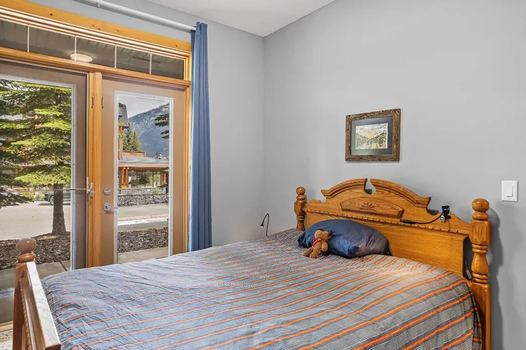 70 Dyrgas Gate Canmore AB T1W 3J6
