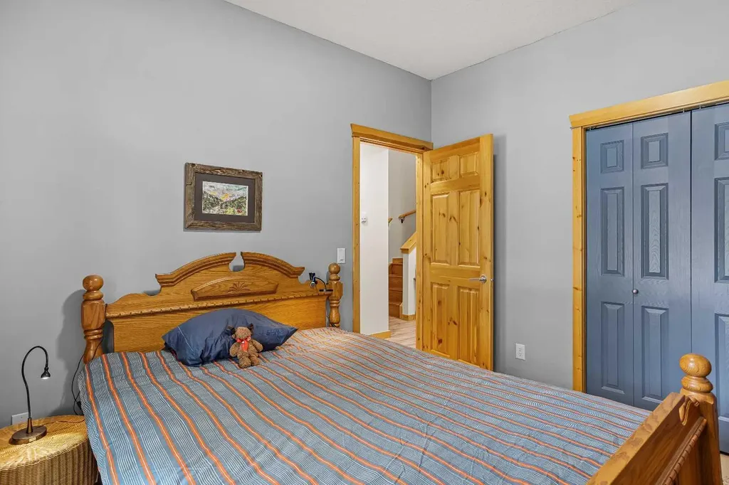 70 Dyrgas Gate Canmore AB T1W 3J6