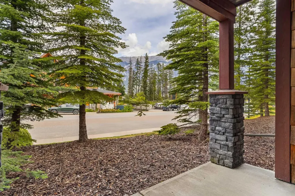 70 Dyrgas Gate Canmore AB T1W 3J6