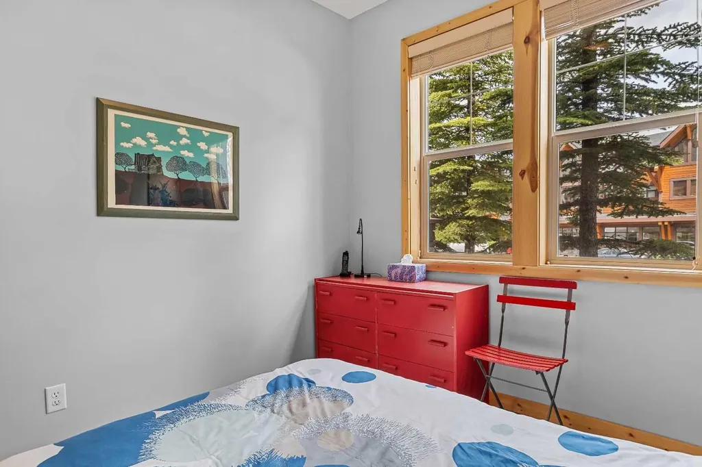 70 Dyrgas Gate Canmore AB T1W 3J6