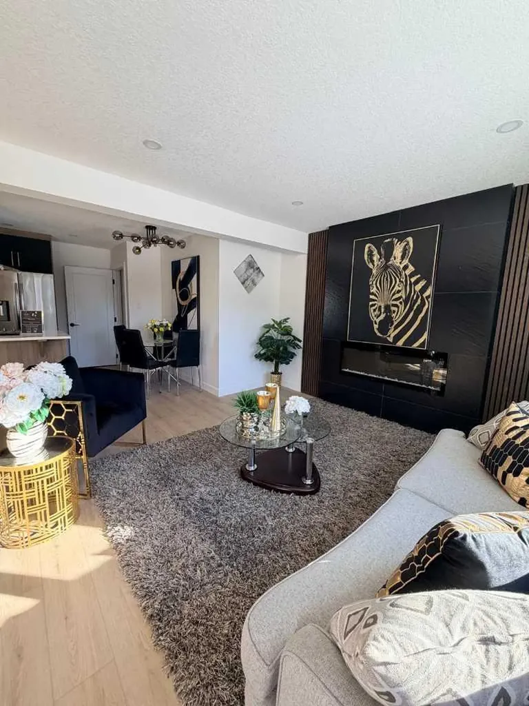4936 45 Street SW Calgary AB T3E 3W4
