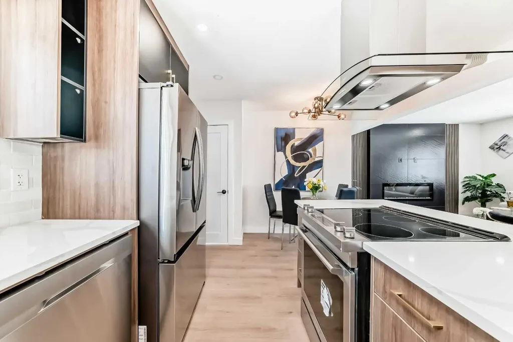 4936 45 Street SW Calgary AB T3E 3W4