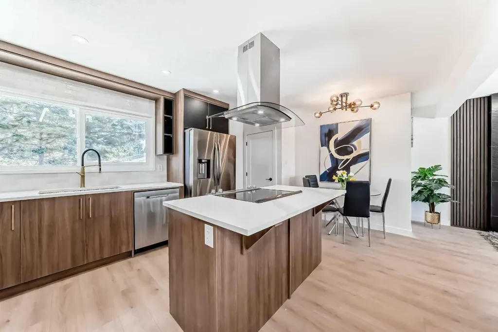 4936 45 Street SW Calgary AB T3E 3W4