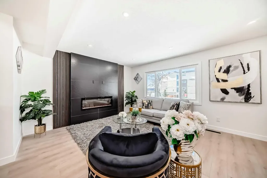 4936 45 Street SW Calgary AB T3E 3W4