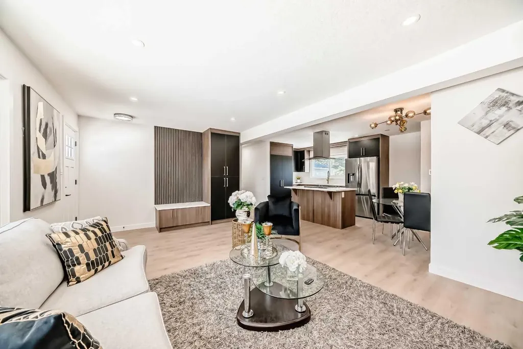 4936 45 Street SW Calgary AB T3E 3W4