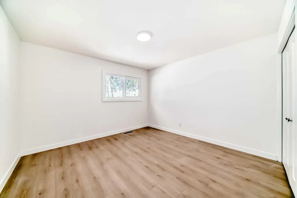 4936 45 Street SW Calgary AB T3E 3W4