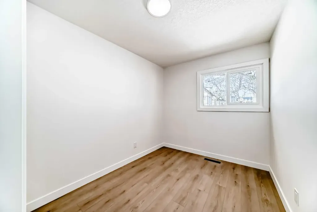 4936 45 Street SW Calgary AB T3E 3W4