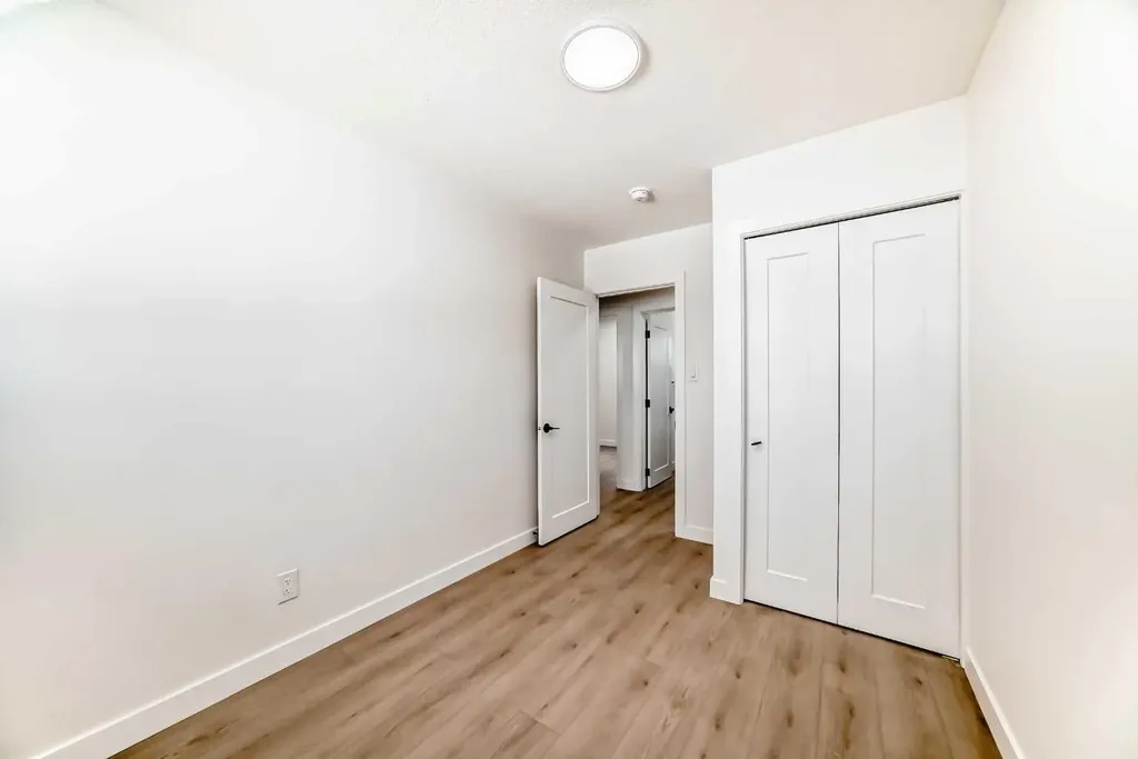 4936 45 Street SW Calgary AB T3E 3W4