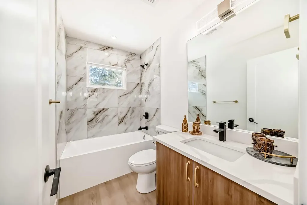 4936 45 Street SW Calgary AB T3E 3W4