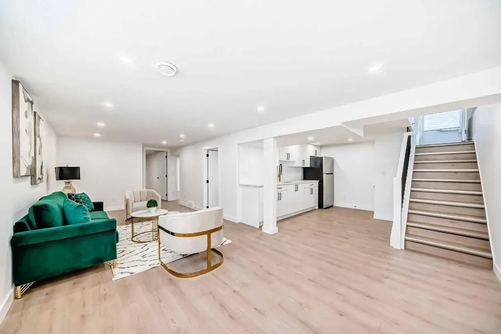 4936 45 Street SW Calgary AB T3E 3W4