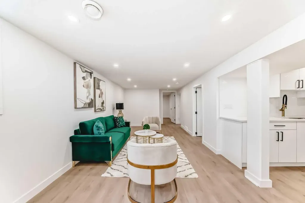 4936 45 Street SW Calgary AB T3E 3W4