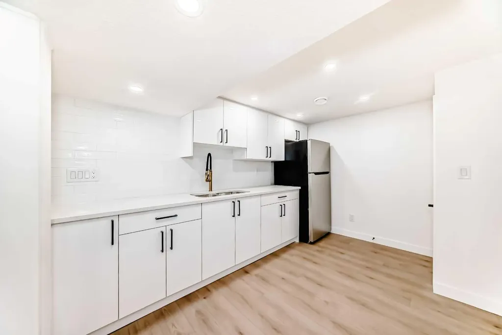 4936 45 Street SW Calgary AB T3E 3W4