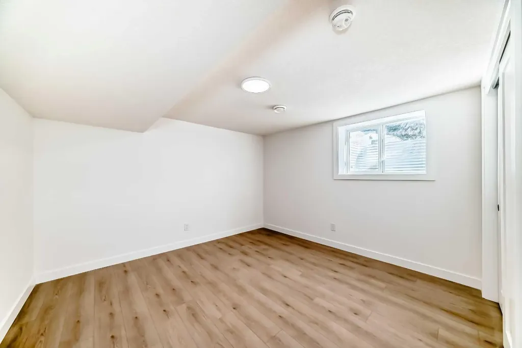 4936 45 Street SW Calgary AB T3E 3W4