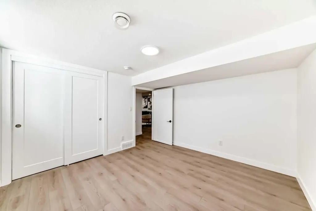 4936 45 Street SW Calgary AB T3E 3W4