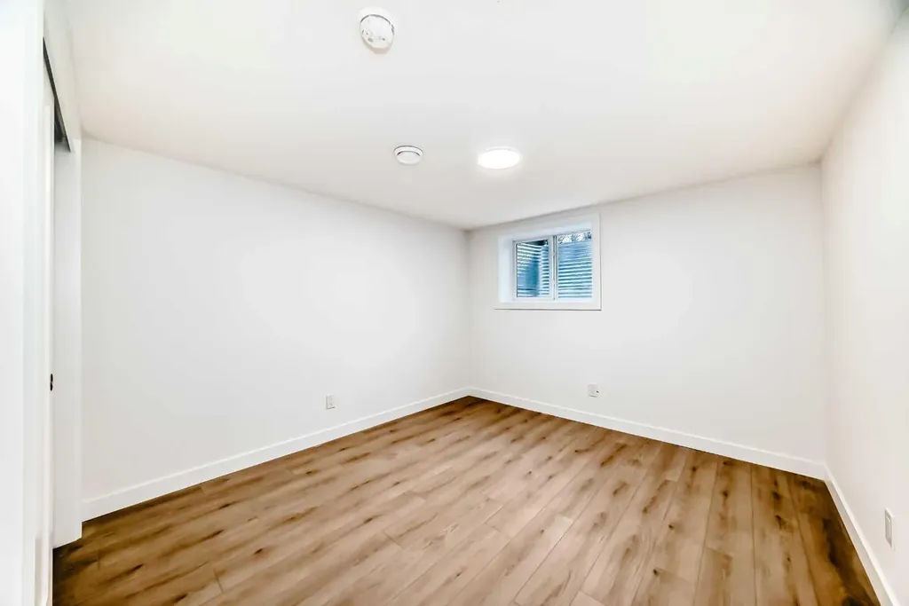 4936 45 Street SW Calgary AB T3E 3W4