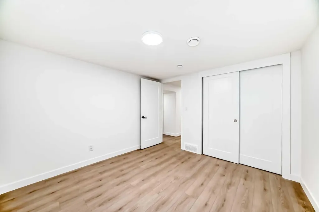 4936 45 Street SW Calgary AB T3E 3W4