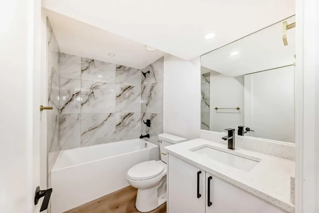 4936 45 Street SW Calgary AB T3E 3W4