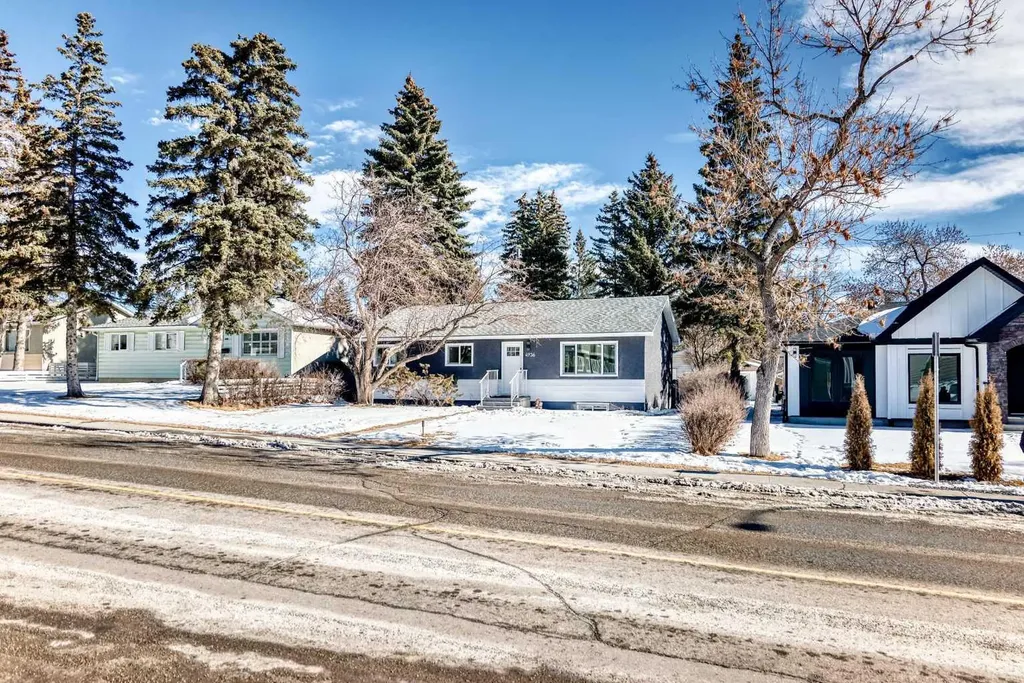 4936 45 Street SW Calgary AB T3E 3W4
