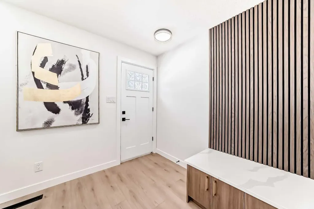 4936 45 Street SW Calgary AB T3E 3W4