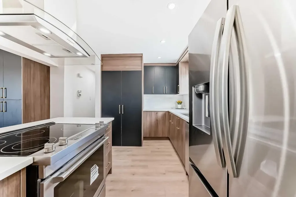 4936 45 Street SW Calgary AB T3E 3W4