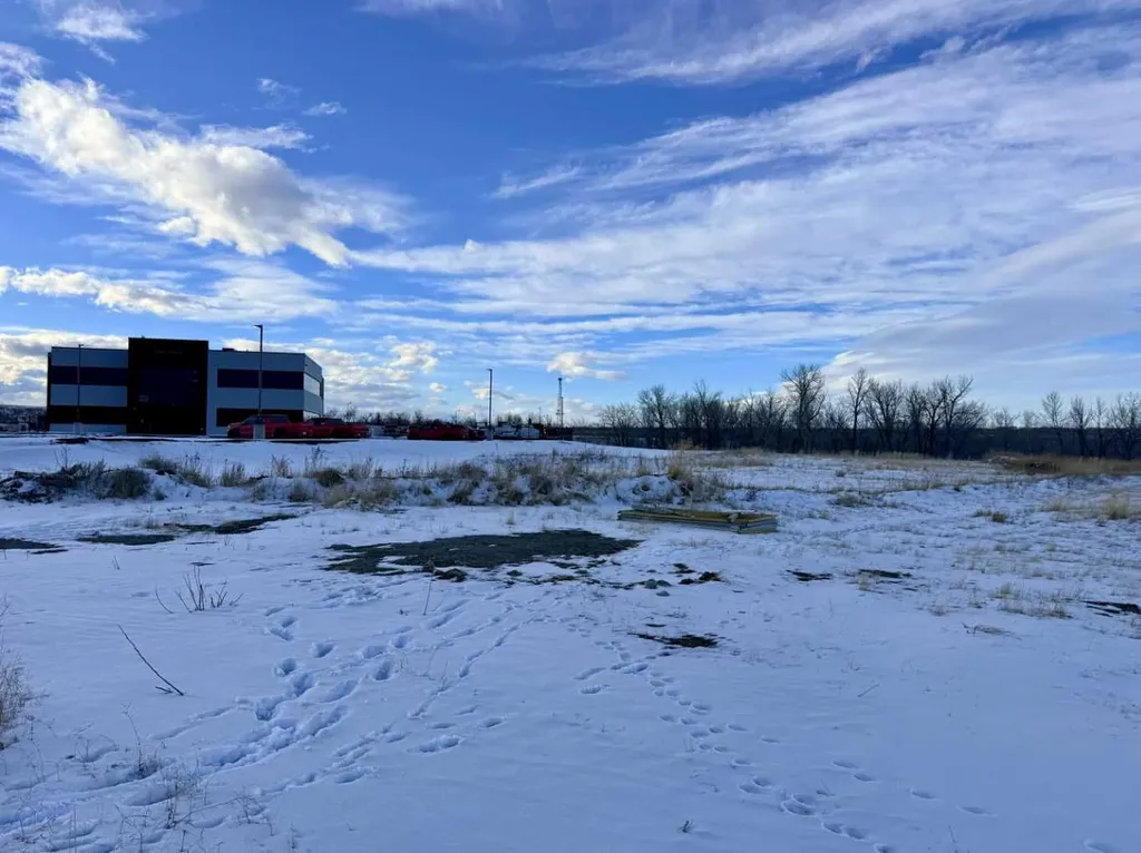 37 Southbank Crescent Okotoks AB T1S 5S8