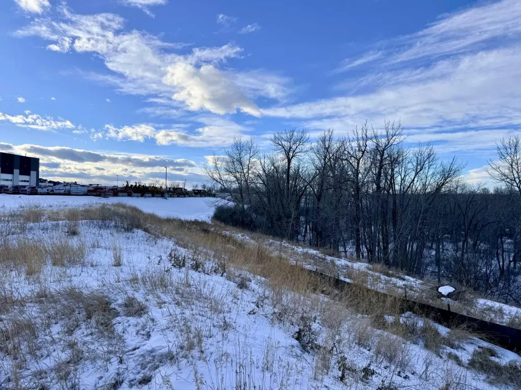 37 Southbank Crescent Okotoks AB T1S 5S8