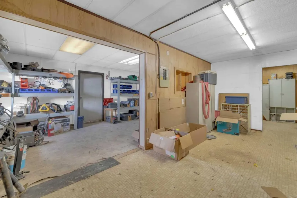 6606 42 Avenue Ponoka AB T4J 1J8