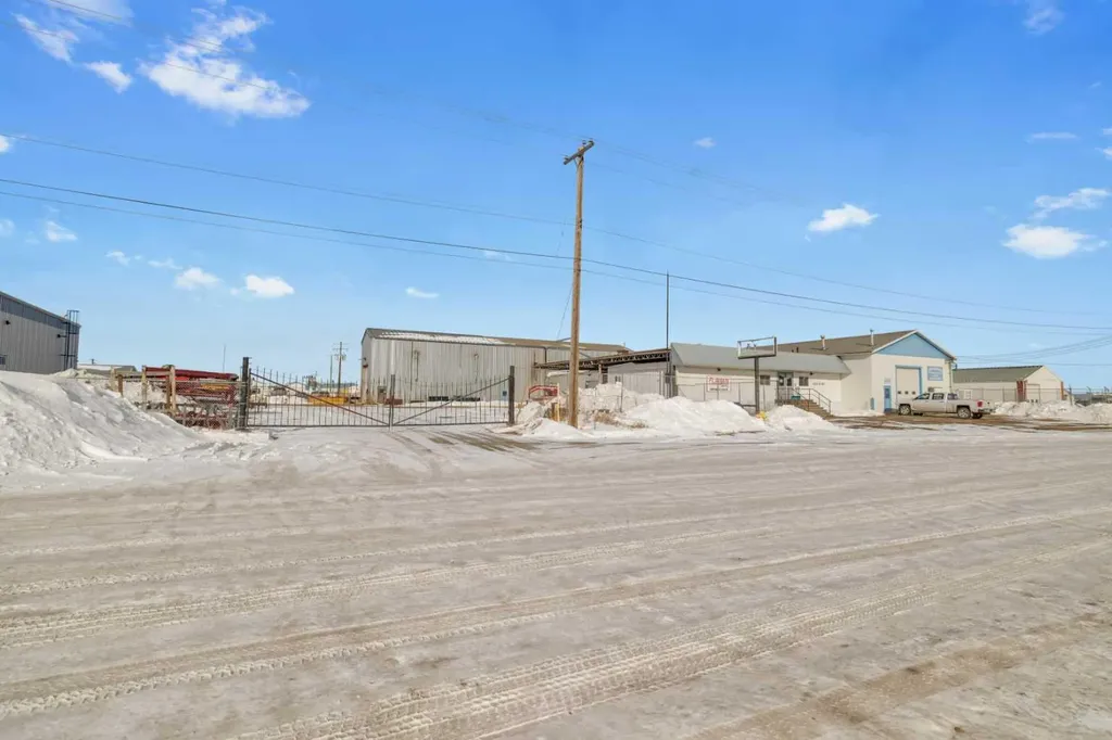 6606 42 Avenue Ponoka AB T4J 1J8