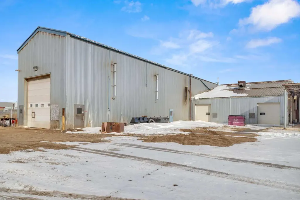 6606 42 Avenue Ponoka AB T4J 1J8