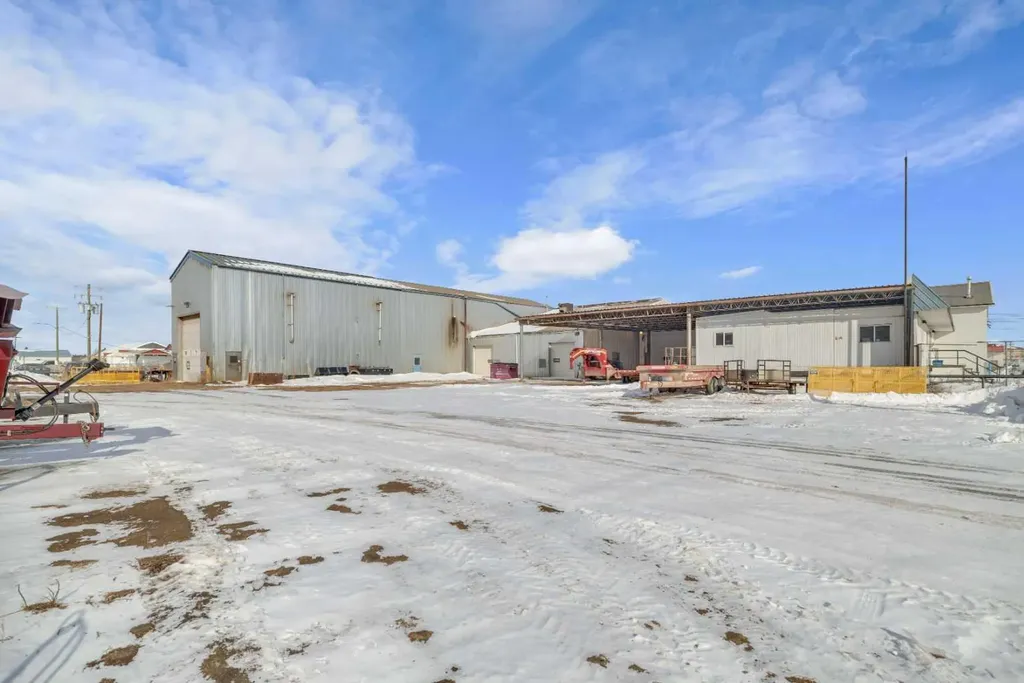 6606 42 Avenue Ponoka AB T4J 1J8