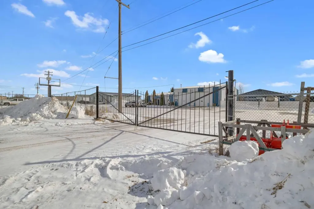6606 42 Avenue Ponoka AB T4J 1J8