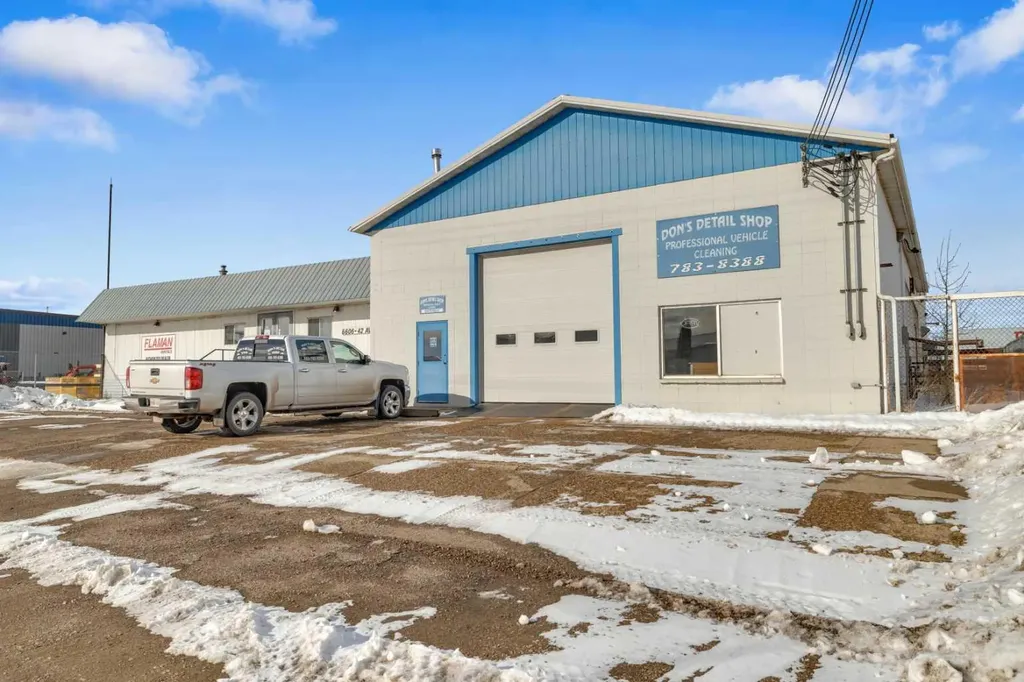6606 42 Avenue Ponoka AB T4J 1J8