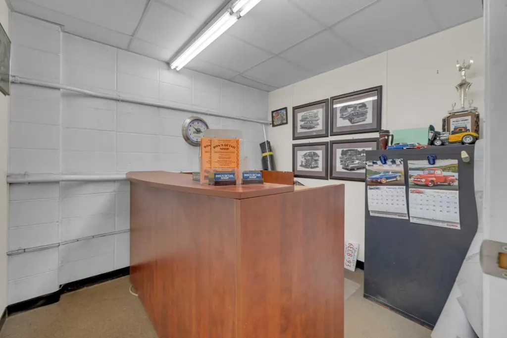 6606 42 Avenue Ponoka AB T4J 1J8