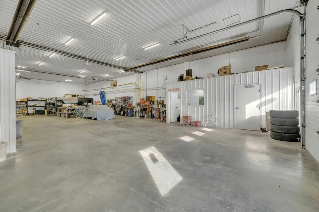 6606 42 Avenue Ponoka AB T4J 1J8