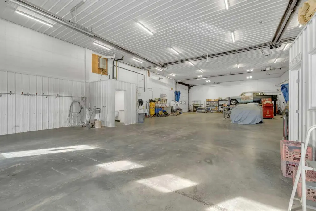 6606 42 Avenue Ponoka AB T4J 1J8