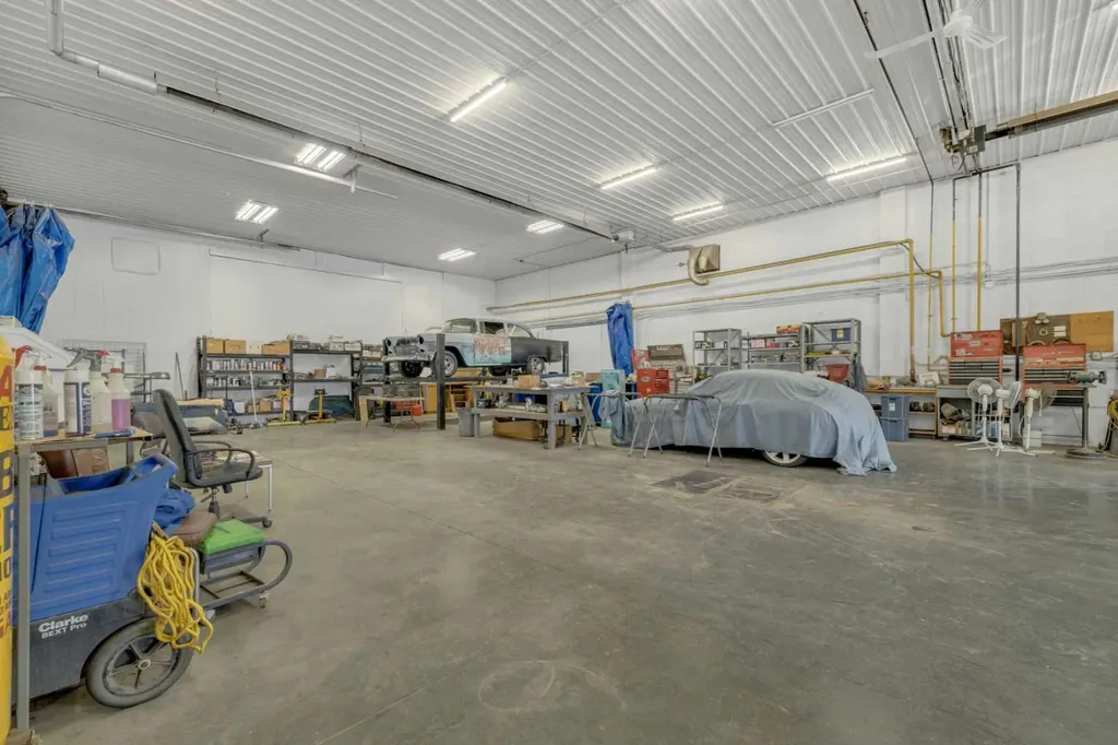 6606 42 Avenue Ponoka AB T4J 1J8