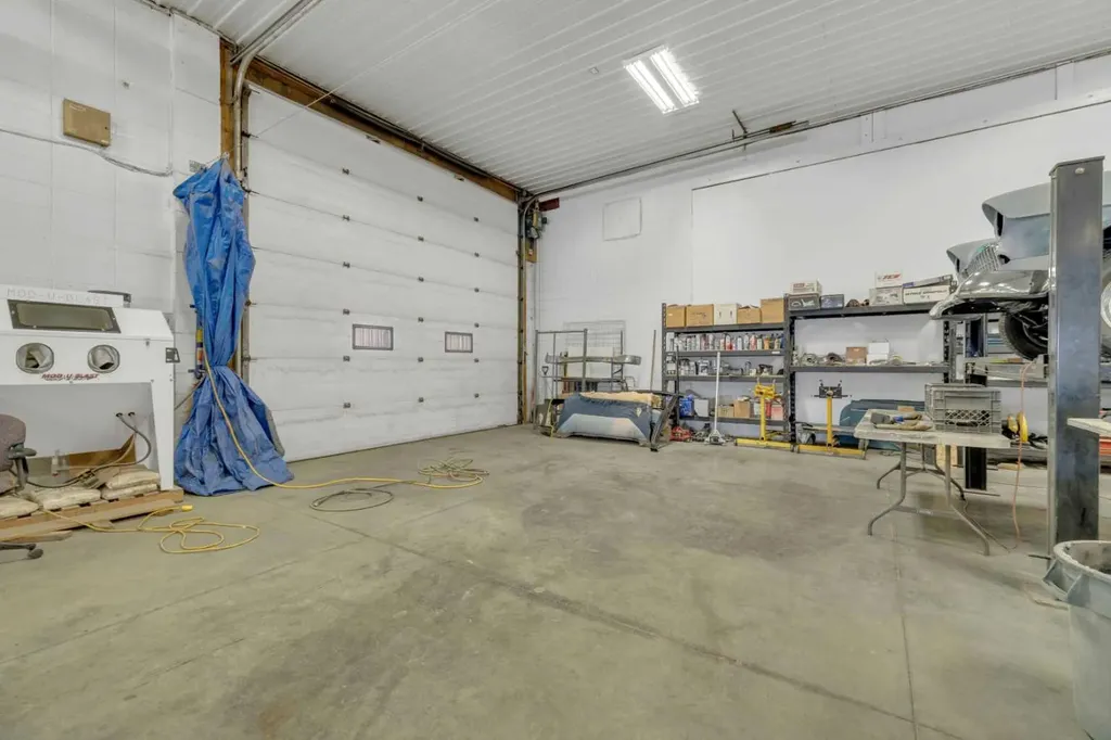6606 42 Avenue Ponoka AB T4J 1J8