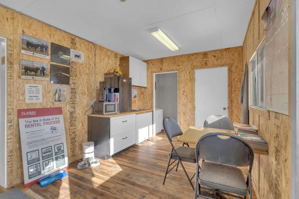 6606 42 Avenue Ponoka AB T4J 1J8