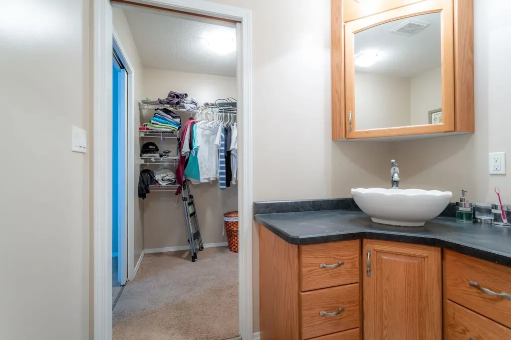 5208 19 Street Lloydminster AB T9V3K6
