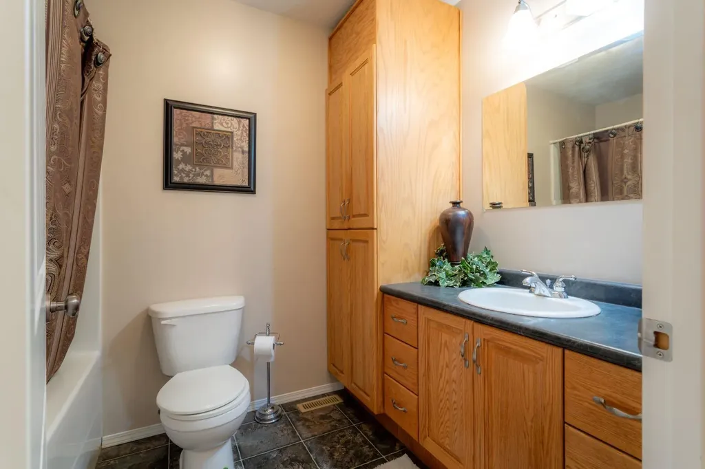 5208 19 Street Lloydminster AB T9V3K6